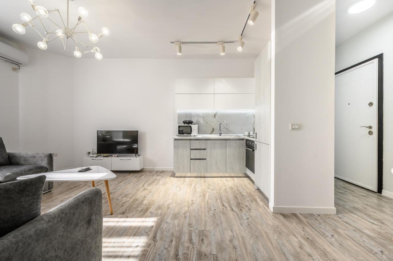 Miku Apartment-Modernly Designed Downtown Tirana Exterior photo