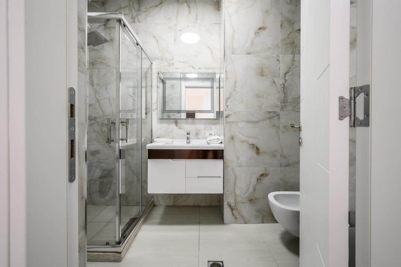 Miku Apartment-Modernly Designed Downtown Tirana Exterior photo